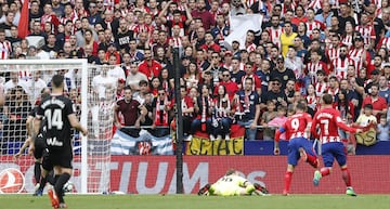 Fernando Torres marca el 2-1.