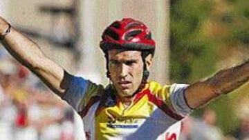 <b>GRAN TRIUNFO.</B> Astarloa no quiere que nadie enturbie su victoria en el Mundial de Hamilton.