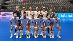 Las jugadoras de la selecci&oacute;n antes del partido.