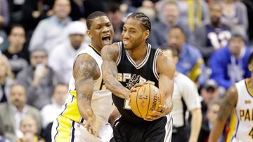 INDIANAPOLIS, IN - FEBRUARY 13: Kawhi Leonard #2 of the San Antonio Spurs looks to pass the ball while defended by Kevin Seraphin #1 of the Indiana Pacers at Bankers Life Fieldhouse on February 13, 2017 in Indianapolis, Indiana. NOTE TO USER: User expressly acknowledges and agrees that, by downloading and or using this photograph, User is consenting to the terms and conditions of the Getty Images License Agreement Andy Lyons/Getty Images/AFP
== FOR NEWSPAPERS, INTERNET, TELCOS & TELEVISION USE ONLY ==