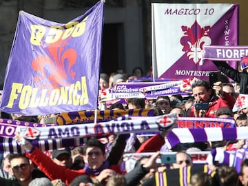 FLORENCE, ITALY - MARCH 08: Fans gather ahead of a funeral service for Davide Astori on March 8, 2018 in Florence, Italy. The Fiorentina captain and Italy international Davide Astori died suddenly in his sleep aged 31 on March 4th, 2018. (Photo by Gabriel