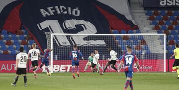 1-0. Roger Mart¨ª marc¨® el primer gol.