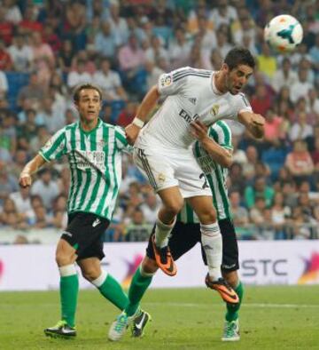 Real Madrid - Betis. 2-1. Segundo gol de Isco en un remate de cabeza.