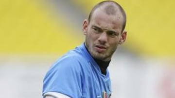 Sneijder abandona cojeando el entrenamiento del Inter en el estadio Luzhnikí