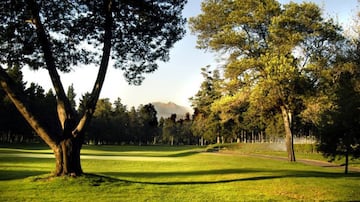 Inaugurado a finales de los 40s, ubicado al sur de la CDMX, está considerado como uno de los mejores 50 campos del mundo, ideal para la práctica de golf. 