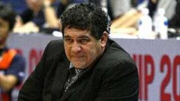 <b>A CASA. </b>El técnico argentino Guillermo Vecchio no puede hacer nada para evitar la eliminación de Panamá.