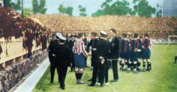 Partido de semifinales de Copa del Rey disputado en el Estadio Les Corts. Barcelona - Atlético de Madrid, primer enfrentamiento de la historia de ambos equipos.