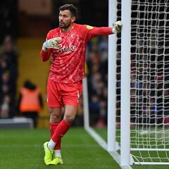 El Tottenham se interesa ¡por un portero retirado!