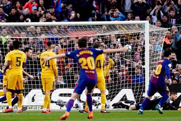 Leo Messi scores from the free-kick. 1-0