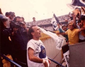 Por historia y porque sentia los colores y disfrutaba ganarle al América.