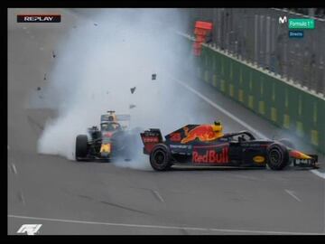 Momento del choque entre Max Verstappen y David Ricciardo, ambos pilotos de Red Bull 