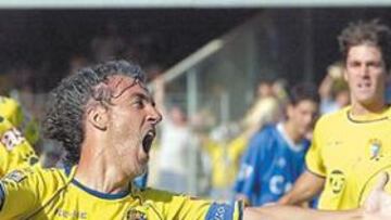 <b>OLI, EL LÍDER DEL VESTUARIO</B>. La labor de Oli como capitán del Cádiz ha sido sencillamente impagable. Sus nueve goles han sido decisivos, sobre todo el de ayer, pero lo fundamental ha sido su increíble trabajo en el vestuario.