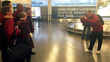 Schweinsteiger, tomando una foto a sus compañeros de equipo.