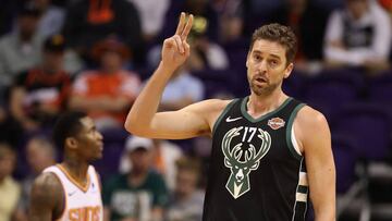 Pau Gasol, en su debut con Milwaukee Bucks en Arizona ante Phoenix Suns.