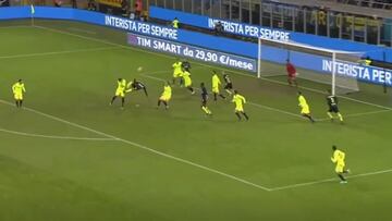 Otro central mejora el gol de Nacho: ¡qué escándalo de chilena!