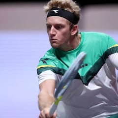 Davidovich y Zapata avanzan en su debut en Dubái