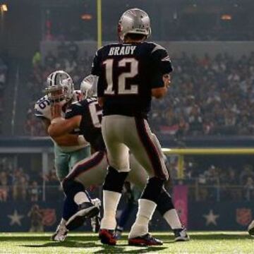 Una escena del segundo cuarto, cuando la defensa de los Cowboys todavía hundía la OL de New England.