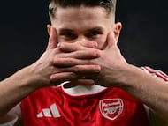 Arsenal's Swedish striker #14 Viktor Gyokeres celebrates scoring the opening goal during the UEFA Champions League football match between Arsenal and Kairat Almaty at the Emirates Stadium in north London on January 28, 2026. (Photo by Ben STANSALL / AFP)