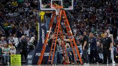 DENVER, COLORADO - JANUARY 01: Play is halted between the Denver Nuggets and the Boston Celtics as workers repair the rim during the fourth quarter at Ball Arena on January 01, 2023 in Denver, Colorado. NOTE TO USER: User expressly acknowledges and agrees that, by downloading and/or using this photograph, User is consenting to the terms and conditions of the Getty Images License Agreement.   Matthew Stockman/Getty Images/AFP (Photo by MATTHEW STOCKMAN / GETTY IMAGES NORTH AMERICA / Getty Images via AFP)