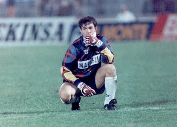 Fichó por el Club Atlético de Madrid en 1982 para jugar en las categorías inferiores hasta que, en la temporada 1986/87, le llegó la oportunidad de jugar con el primer equipo. En 1991 batió el récord de imbatibilidad mundial. Con el Atleti ganó dos Copas del Rey.  