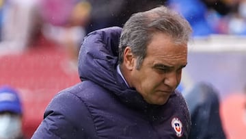 Futbol, Ecuador vs Chile.
Fecha 6, Eliminatorias mundial de Catar 2022.
El entrenador de Chile Martin Lasarte dirige a sus jugadores durante el partido contra Ecuador por las clasificatorias al Mundial de Catar 2022 en el Estadio Rodrigo Paz Delgado.
Quito, Ecuador.
05/09/2021
Daniel Molineros/Apifoto/Photosport
Football, Ecuador vs Chile.
6th date, Qatar 2022 World Cup Qualifiers.
Chile head coach Martin Lasarte, gives instructions to his players during the 2022 Qatar World Cup qualifier football match against Ecuador at Rodrigo Paz Delgado stadium in Quito, Ecuador.
09/05/2021
Daniel Molineros/Apifoto/Photosport