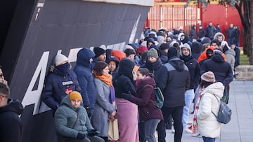 Colas en el Carlos Belmonte para adquirir las entradas del Albacete-Real Madrid de la Copa del Rey.