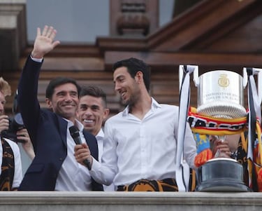 Valencia sale a la calle y grita: "¡Rodrigo, quédate!"