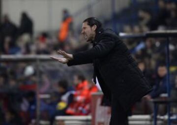 Simeone dando instrucciones.