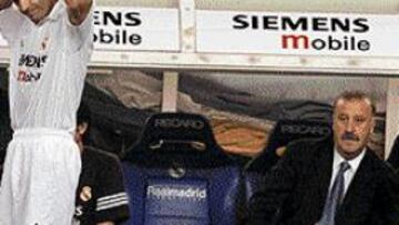 <b>NO SALIÓ</b>. Morientes se preparaba para salir, pero Del Bosque decidió no sacarle.