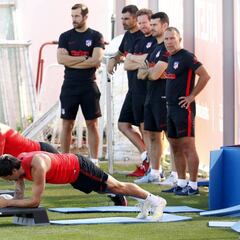 El Atleti se entrena sin Correa