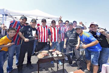 Los aficionados ya calientan el previo a la Final del Clausura 2017 que se disputará en el Estadio Chivas