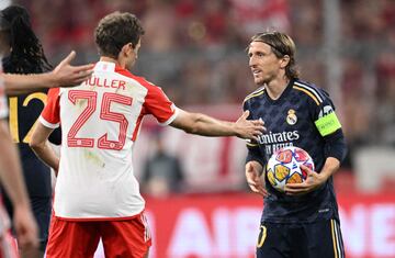 Bayern Munich's German forward #25 Thomas Mueller talks to Real Madrid's Croatian midfielder #10 Luka Modric during the UEFA Champions League semi-final first leg football match between FC Bayern Munich and Real Madrid CF on April 30, 2024 in Munich, southern Germany. (Photo by Kirill KUDRYAVTSEV / AFP)