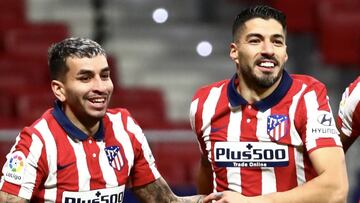 Correa y Luis Suárez celebran un gol del Atlético