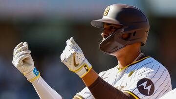 SAN DIEGO, CALIFORNIA - MARCH 28: Xander Bogaerts #2 of the San Diego Padres gestures after hitting a single in the seventh inning during an Opening Day game against the San Francisco Giants at PETCO Park on March 28, 2024 in San Diego, California. Brandon Sloter/Getty Images/AFP (Photo by Brandon Sloter / GETTY IMAGES NORTH AMERICA / Getty Images via AFP)