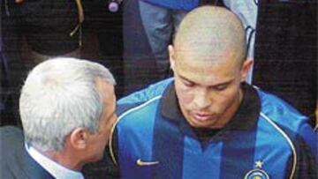 <b>SIN FEELING.</b> Cúper y Ronaldo nunca se han entendido. El argentino quiere que lo traspasen.