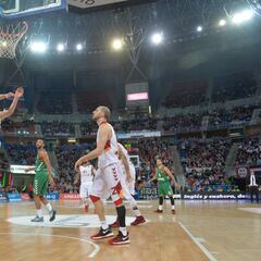 El Baskonia saca una gran victoria en la vuelta de Pleiss