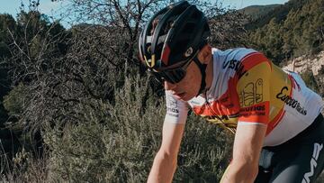 El ciclista espa&ntilde;ol Iv&aacute;n Romeo, durante un entrenamiento de pretemporada en Benidorm.