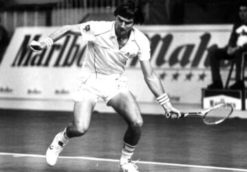 Jimmy Connors (Belleville, EE UU, 67 años), uno de los más grandes, dominador en los albores de Era Open y ejemplo de longevidad, se estrenó en su tercer Grand Slam, el US Open de 1971, cuando ganó a su compatriota Alejandro Olmedo y cerró su carrera en major 21 años después, con victoria ante el brasileño Jaime Oncins y derrota posterior contra Ivan Lendl. Hasta hace pocos años era el líder absoluto por delante del Big Three. De hecho, Nadal le pasó en Roland Garros hace dos.