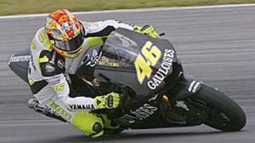 <b>DE PRUEBAS</B>. Valentino seguirá realizando pruebas a su nueva Yamaha hasta el lunes en Sepang.