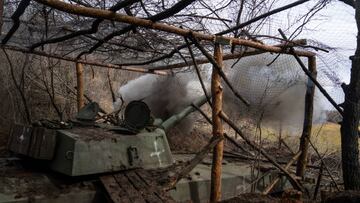 BAKHMUT, UKRAINE - FEBRUARY 28: Ukrainian servicemen of the 80th Brigade fire targets from a mobile howitzer outside of Bakhmut, Ukraine amid Russia-Ukraine war on February 28, 2023. (Photo by Wolfgang Schwan/Anadolu Agency via Getty Images)