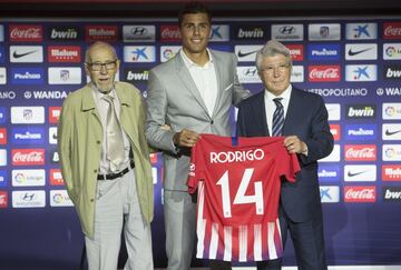 Rodrigo, 20M€, 22 Villarreal. Tras Oblak y Griezmann, el mejor futbolista que Simeone ha incorporado. Pero ha preferido el f¨²tbol de Guardiola al del Cholo.