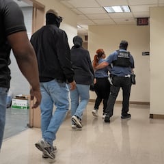 ¿Qué pasa con las deudas e impuestos si te deportan o sales de Estados Unidos? Esto es lo que debes saber