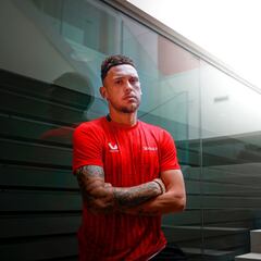 Oficial: Ocampos se va del Sevilla