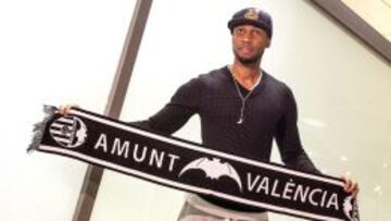 Keita, con la bufanda del Valencia.