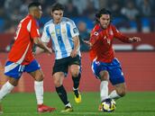 Oficial: un chileno deja su club en Europa y partirá a esta liga