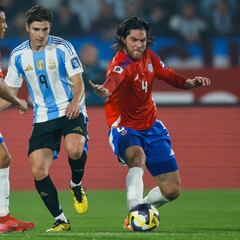 Oficial: un chileno deja su club en Europa y partirá a esta liga