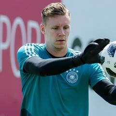 Arsenal sign goalkeeper Leno from Leverkusen