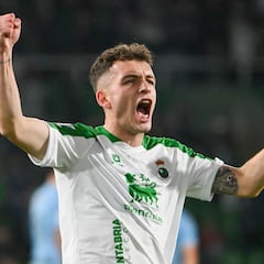 Iñigo Vicente desoye ofertas y renueva con el Racing hasta 2030