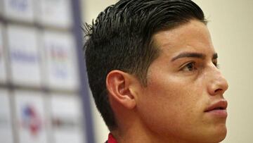 JAM03 SINGAPUR (SINGAPUR), 24/07/2017.- El centrocampista colombiano del Bayern de Múnich James Rodríguez ofrece una rueda de prensa antes de un encuentro frente al Chelsea perteneciente a la International Champions Cup (ICC), en el National Stadium de Singapur, hoy, 24 de julio de 2017. EFE/Wallace Woon