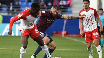 003/07/22  PARTIDO SEGUNDA DIVISION 
HUESCA - ALMERIA 
ARVIN ARPIAH  DAVID TIMOR 